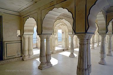 04 Fort_Amber_and Elephants,_Jaipur_DSC5096_b_H600